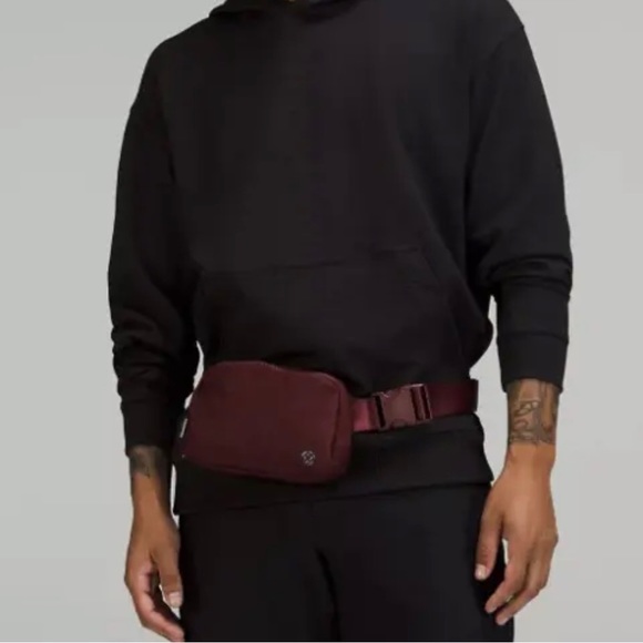 Lululemon Everywhere Belt Bag Red Merlot New With Tag! - Picture 3 of 8